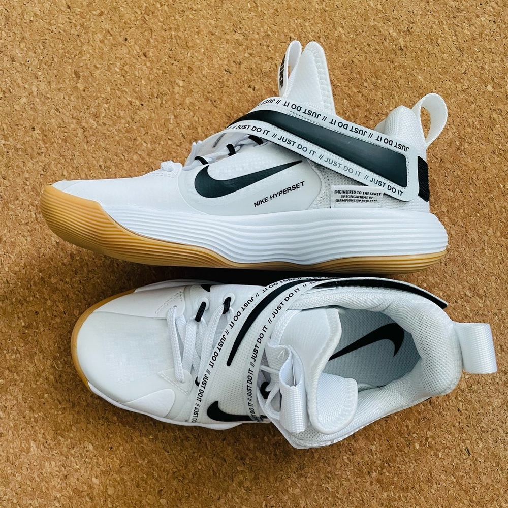 New w/o box. Womens Nike React Hyperset. Indoor court volleyball shoes. Size 6.5